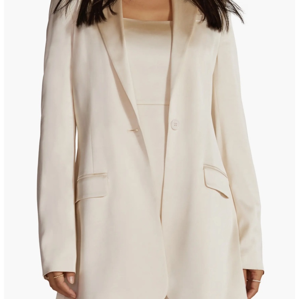 Elegant Cream Women's Blazer